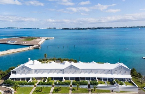 Sandys Apartment | Oceanfront 3Bed w/Private Patio & Garden - 6B