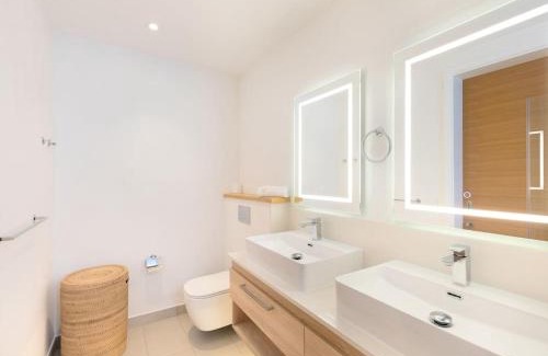 Grand Gaube Apartment | Oceanfront 3BR and 3BA Apartment with beach access