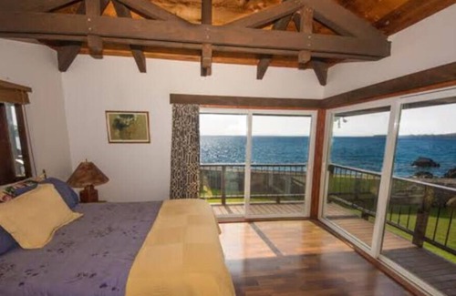 Honaunau-Napoopoo House | Oceanfront 4 BR for 12! Weddings/Receptions!