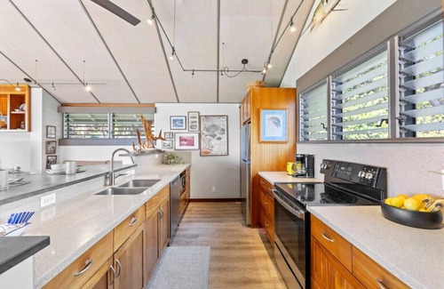 Maili House | Oceanfront 4BR Luxury | Pristine Yard + Views!