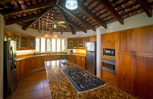 San Juan del Sur Villa | Oceanfront 5bdrm, sleeps 10, AC, pool, fibre optic, Playa Maderas surf break