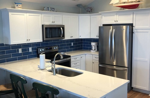 Emerald Isle House | Oceanfront 6 Br, 4 Bath Townhome With Community Pool At End Of B Driveway