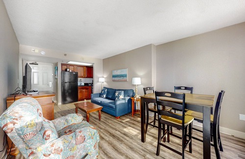 Myrtle Beach Condo | Oceanfront 7th-floor condo with pool, hot tub, AC & gym
