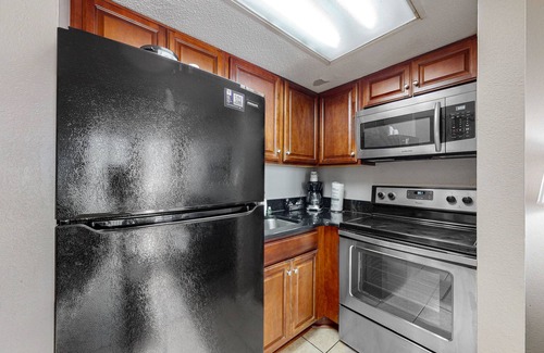 Myrtle Beach Condo | Oceanfront 7th-floor condo with pool, hot tub, AC & gym