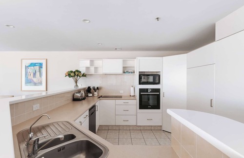 Mount Maunganui Apartment | Oceanfront Apartment: Beach, Downtown & 2 carparks