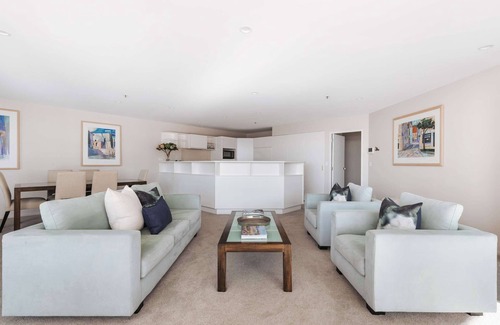 Mount Maunganui Apartment | Oceanfront Apartment: Beach, Downtown & 2 carparks