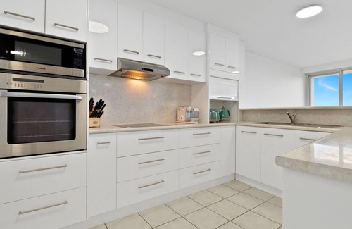 Buddina Apartment | Oceanfront apartment