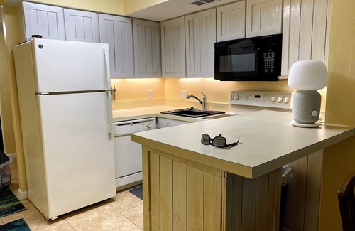 Jacksonville Beach Condo | Oceanfront Beachdrifter - 2/2 Condo with lawn - no stairs, best parking