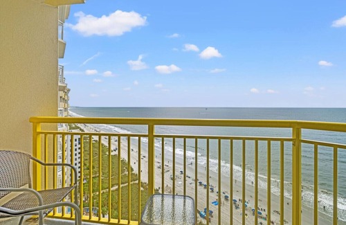 Crescent Beach Condo | Oceanfront Balcony - 1BR - 1BA - Kitchen - W&D
