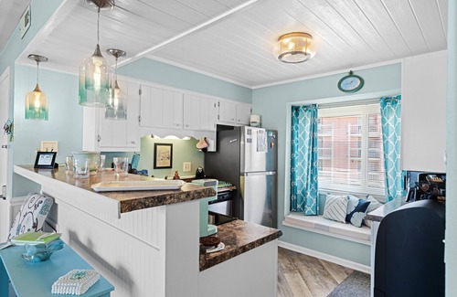 North Carolina Coast Condo | OCEANFRONT BALCONY CONDO W/POOL & HIGH-SPEED WI-FI - PERFECT FOR COUPLES
