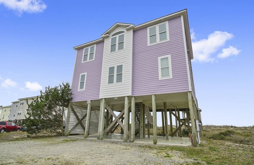 Yaupon Beach House | Oceanfront Beach House Amazing family location close to pier, new deck, updated.