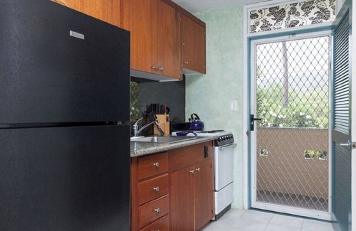 Kahaluu Bay Condo | Oceanfront, Beach , Pool, Wifi ,View! Relax Haw'n style #206 Portable AC