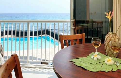 Kahaluu Bay Condo | Oceanfront, Beach , Pool, Wifi ,View! Relax Haw'n style #206 Portable AC