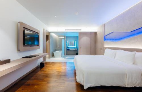 Patong Resort | Oceanfront Beach Resort - SHA Extra Plus