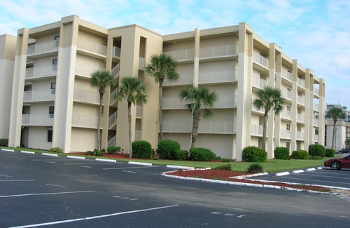 New Smyrna Beach Condo | Oceanfront - Beautiful, Direct Oceanfront. Extra Large 1 Bedroom, 1+ Bath