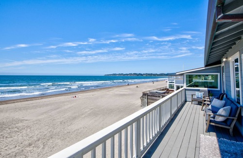 Stinson Beach House | Oceanfront Beauty with views from every room