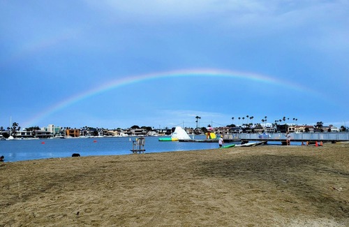Belmont Shore Apartment | Oceanfront - Belmont Shore - Walk to beach and restaurants - Drive to Disneyland