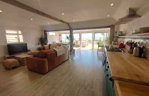 Pevensey House | Oceanfront Bliss with Spacious Family Retreat with Views.