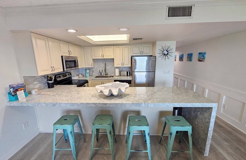 Vero Beach Condo | ✨Oceanfront🌊 Breathtaking View🏖️ Central Location📍 Pool🏊‍♂️ Modern Elegance✨