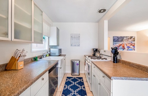 Ocean Beach Apartment | Oceanfront bungalow with spectacular views & W/D - near Mission/Pacific Beach