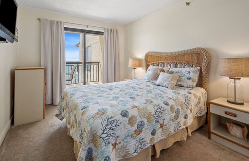 North Myrtle Beach Condo | Oceanfront condo w/4th floor sundeck, pool, kids' pool in North Myrtle Beach