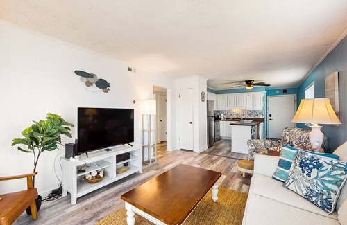 North Myrtle Beach Condo | Oceanfront condo with pool & scenic views - across street from beach access
