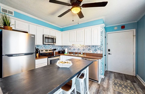 North Myrtle Beach Condo | Oceanfront condo with pool & scenic views - across street from beach access