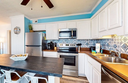 North Myrtle Beach Condo | Oceanfront condo with pool & scenic views - across street from beach access