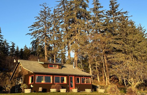 Juneau House | Oceanfront cabin out the road and steps to the beach