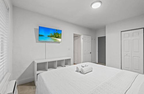 North Beach Apartment | Oceanfront Charm 1BR Miami Beach
