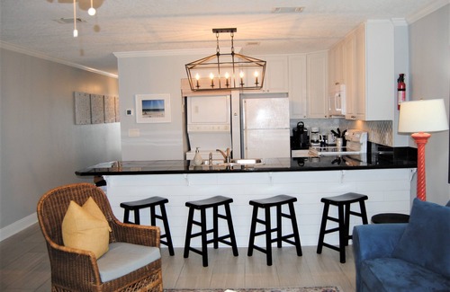 Fort Walton Beach Condo | Oceanfront Corner Unit with Pool and Private Balcony- Island Sands Unit 301