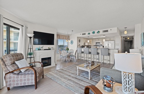 Crescent Beach Condo | Oceanfront corner condo in quiet building + Free Attraction Tickets!