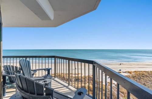Crescent Beach Condo | Oceanfront corner condo in quiet building + Free Attraction Tickets!