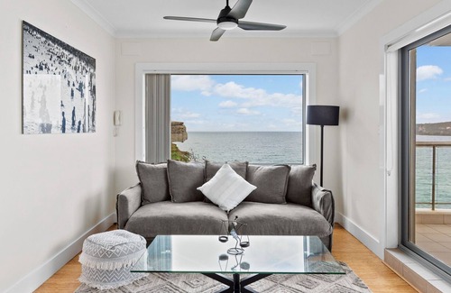 Queenscliff Apartment | Oceanfront Coastal Lifestyle in Stunning Apartment