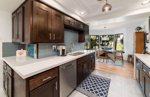 Solana Beach Condo | Oceanfront Community of Del Mar Beach Club Pool-Side Condo with AC!
