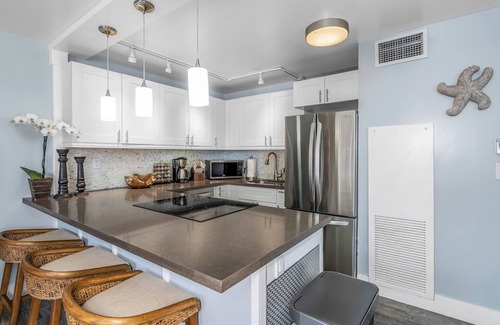 Kihei Condo | ~OceanFRONT complex~on the BEACH~Luxury Remodel~