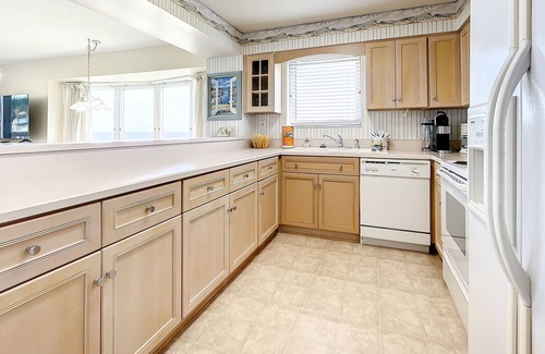 New Smyrna Beach Condo | Oceanfront condo with balcony, pool, & central AC - snowbird-friendly