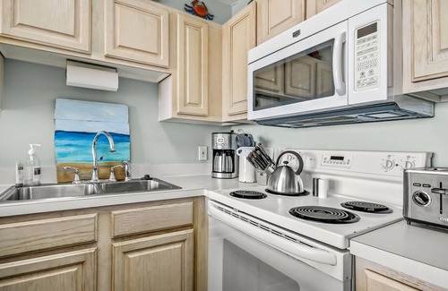 Ocean Isle Beach Condo | Oceanfront condo - Direct beach access with pool - Amazing Views - Windjammer