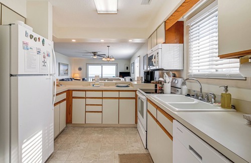 Surfside Beach Condo | Oceanfront Condo w/Pool Access in Surfside Beach!