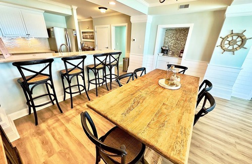 Isle of Palms Condo | Oceanfront Condo. Top Floor Unit. Walking Distance to Everything.