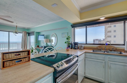 Wilmington Beach Condo | Oceanfront condo updated with nice pool top 3rd floor end unit at Sea Colony🐠