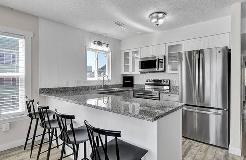 North Carolina Coast Condo | Oceanfront condo w/ocean views and community pool access. 2br/2ba