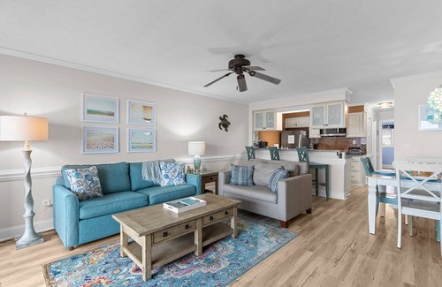 Wilmington Beach Condo | Oceanfront condo with an elevator and great outdoor pool