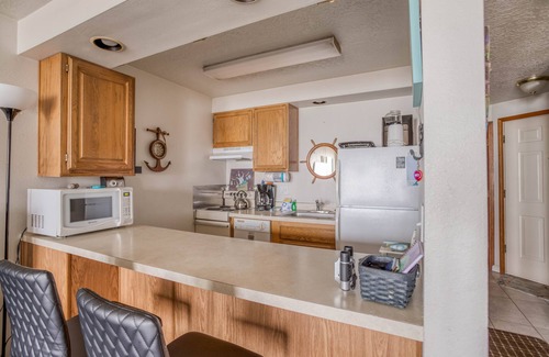 Rockaway Beach Condo | Oceanfront Condo One Block from City Center and Park