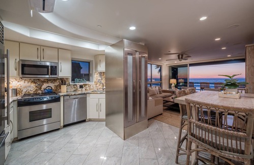 Mission Beach House | Oceanfront Condo w/Private Roof Deck & High-End