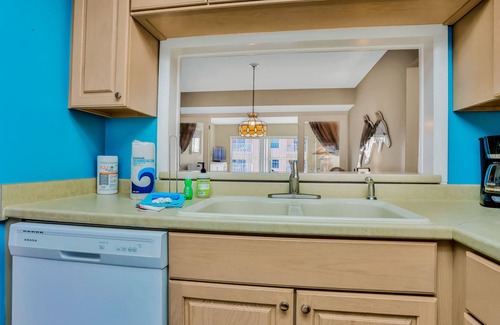 Cocoa Beach Condo | Oceanfront condo w/a furnished balcony & shared pool in beautiful Cocoa Beach