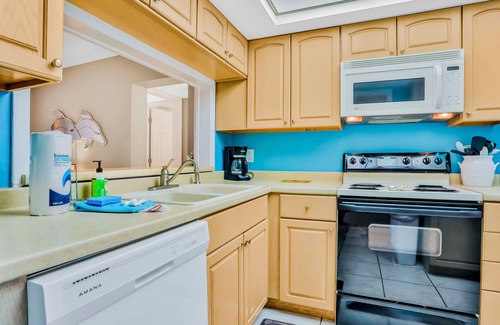 Cocoa Beach Condo | Oceanfront condo w/a furnished balcony & shared pool in beautiful Cocoa Beach