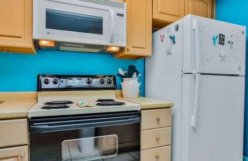 Cocoa Beach Condo | Oceanfront condo w/a furnished balcony & shared pool in beautiful Cocoa Beach