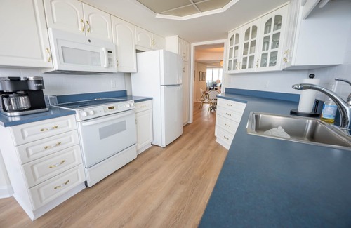 Myrtle Beach Condo | Oceanfront condo w/2 balconies & pool