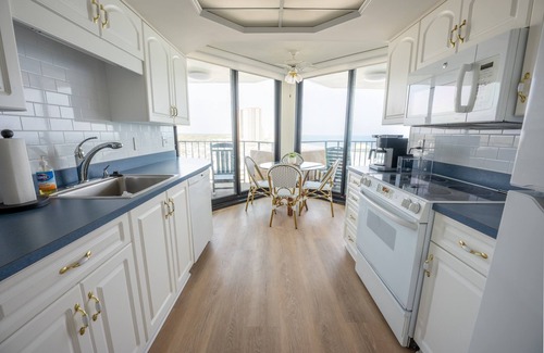 Myrtle Beach Condo | Oceanfront condo w/2 balconies & pool